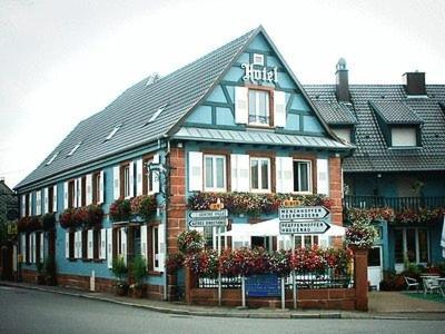 Logis Hotel Aux Comtes De Hanau Ingwiller Dış mekan fotoğraf
