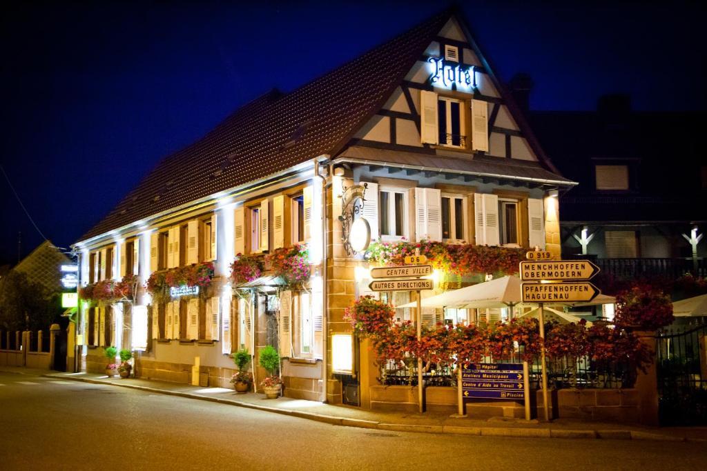 Logis Hotel Aux Comtes De Hanau Ingwiller Dış mekan fotoğraf
