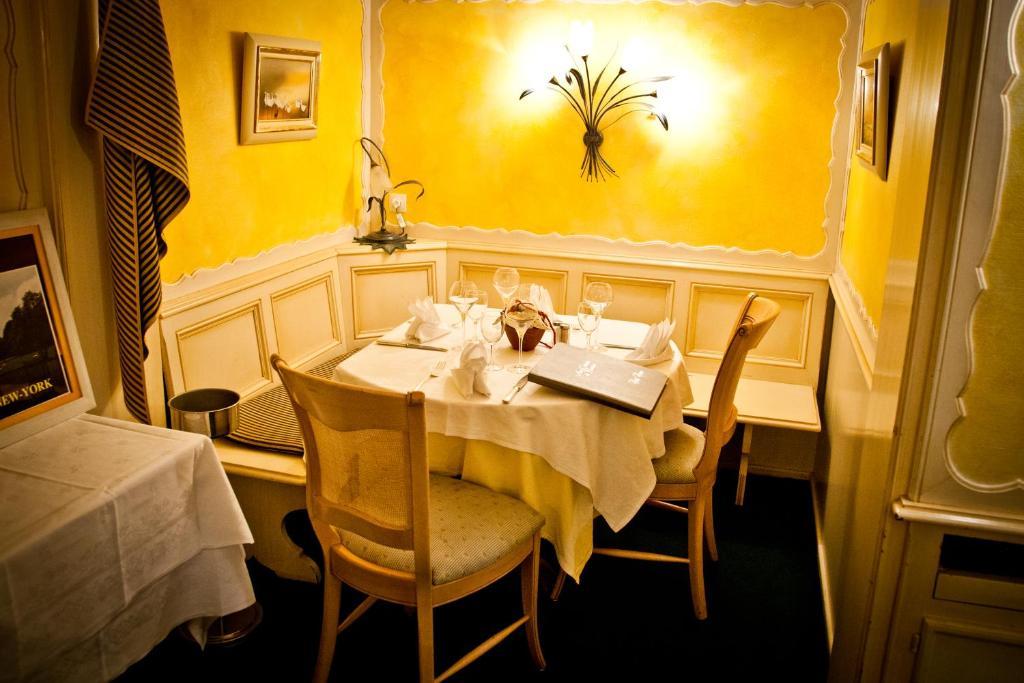 Logis Hotel Aux Comtes De Hanau Ingwiller Dış mekan fotoğraf