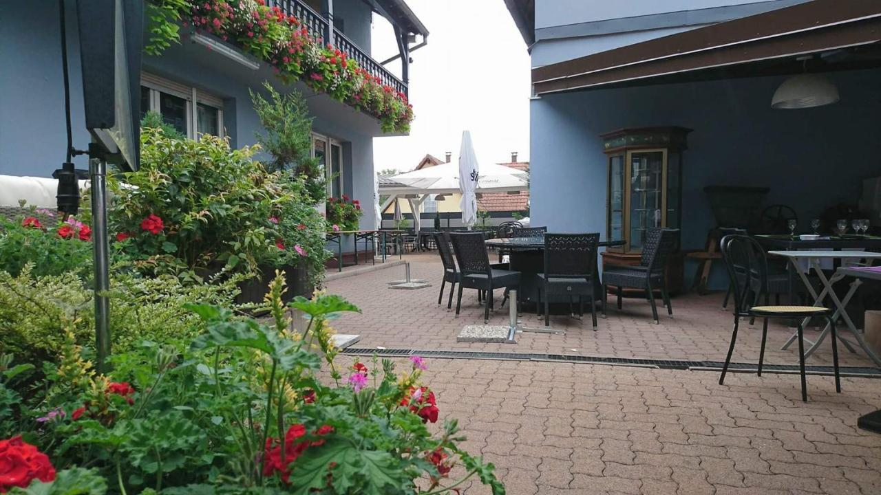 Logis Hotel Aux Comtes De Hanau Ingwiller Dış mekan fotoğraf